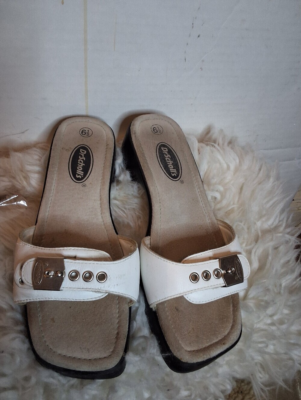 Dr. Scholl’s White Buckle Slide Sandals Rivet Comfort Low Heel 6.5 - Picture 3 of 7